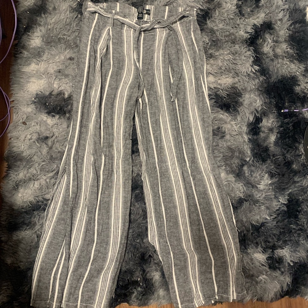 Size L pants. Little stretch but not much. Gray & white stripes with band to tie